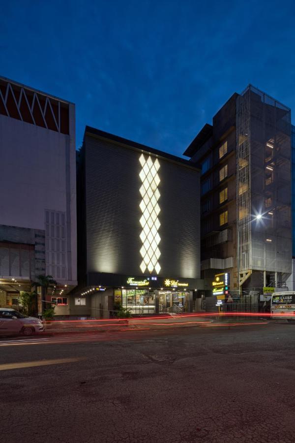 סוראט Hotel Sifat International מראה חיצוני תמונה