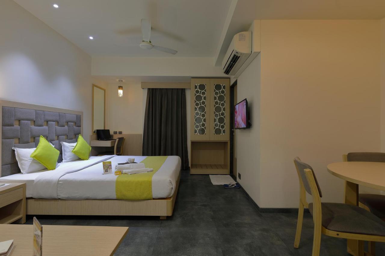 סוראט Hotel Sifat International מראה חיצוני תמונה