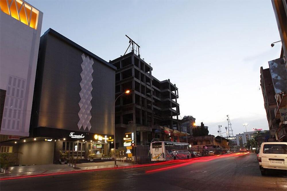סוראט Hotel Sifat International מראה חיצוני תמונה